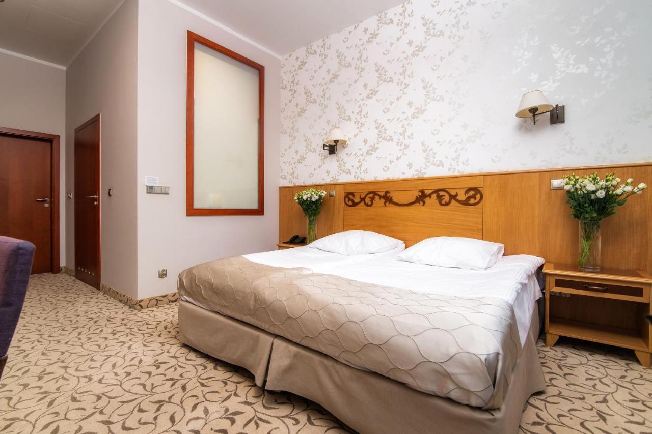 Hotel Park Kajetany Nadarzyn Exteriér fotografie