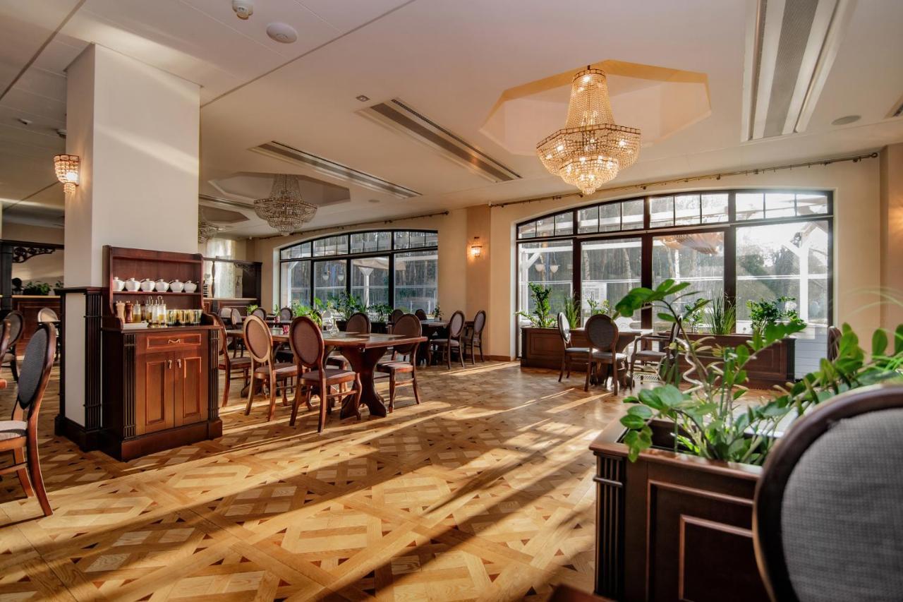 Hotel Park Kajetany Nadarzyn Exteriér fotografie